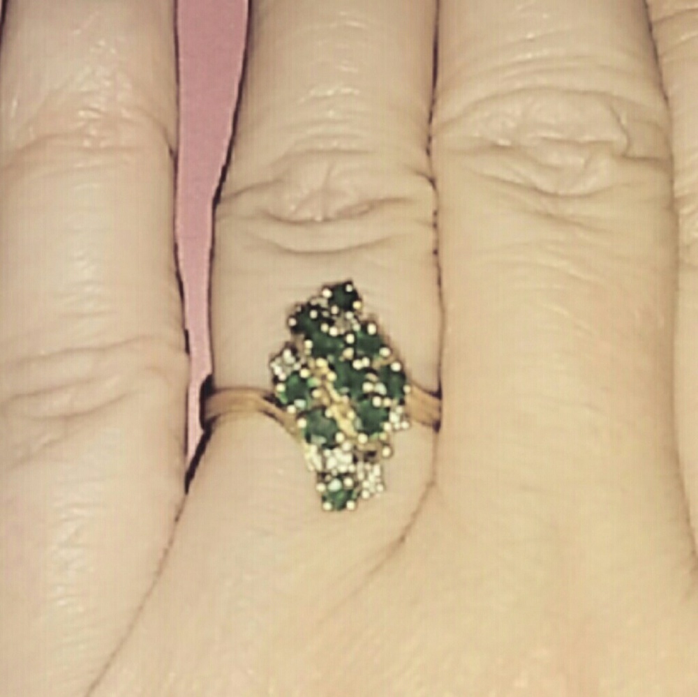 Antique emerald and diamond gold ring